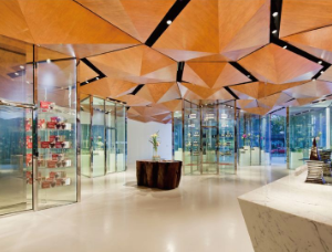 美國展臺設(shè)計(jì)公司如何在展臺搭建中合理利用玻璃材料的？